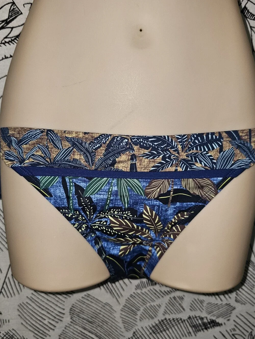 Bleu Rod Beattie Blue Tropical Tie-Front Women's Swim Set Sz 4 Wood Accents